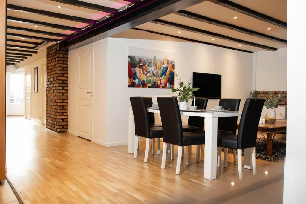 Historical Malt Factory Apartment, 6 Bedrooms, Sleeps 12 , Hot Tub Helsingborg Buitenkant foto