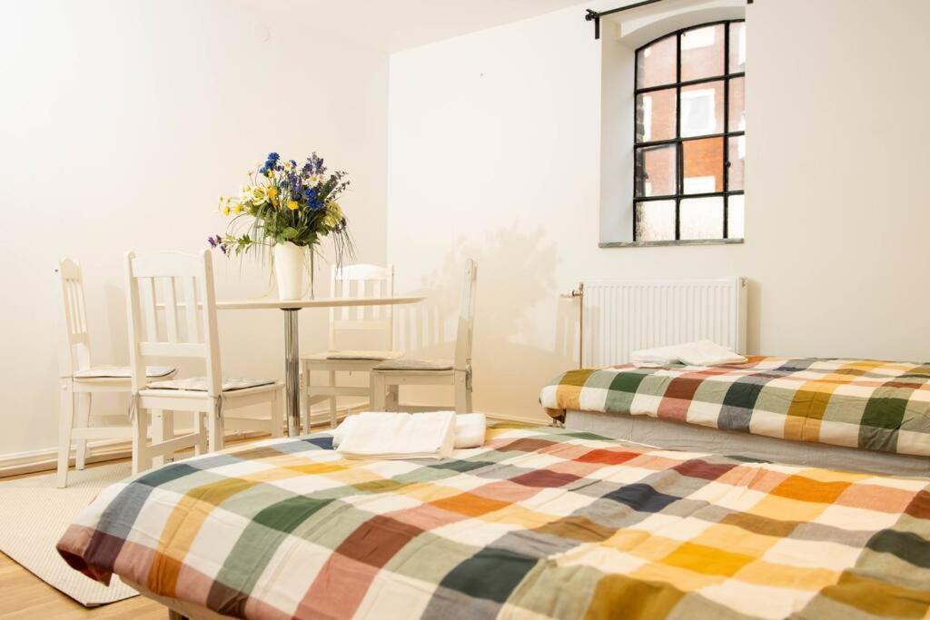 Historical Malt Factory Apartment, 6 Bedrooms, Sleeps 12 , Hot Tub Helsingborg Buitenkant foto