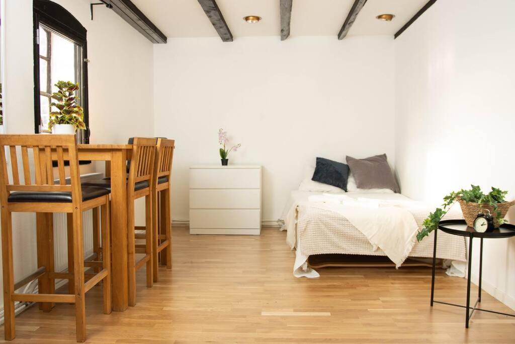 Historical Malt Factory Apartment, 6 Bedrooms, Sleeps 12 , Hot Tub Helsingborg Buitenkant foto