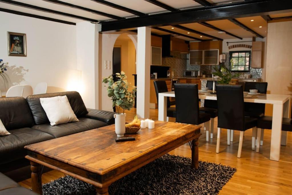 Historical Malt Factory Apartment, 6 Bedrooms, Sleeps 12 , Hot Tub Helsingborg Buitenkant foto